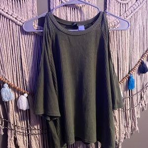 Divided Cutout Shoulder Crop Tee